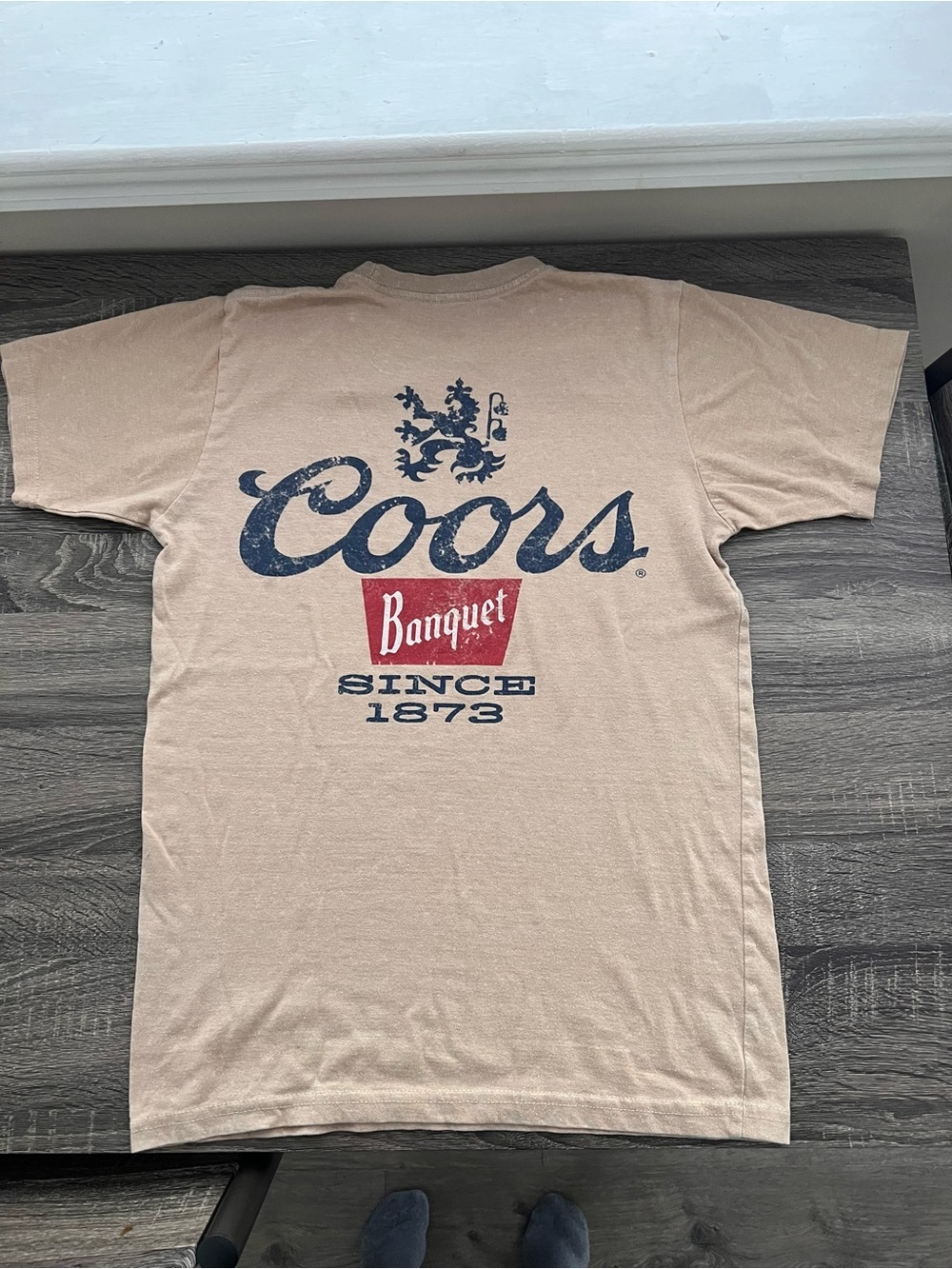 Coors Banquet Graphic Tee Adult Small Tan Beer Logo Shirt Vintage Style - Picture 2 of 4